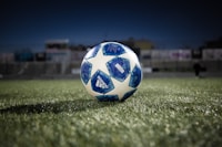 巴西国家队队徽 - 绿色背景与黄色菱形图案